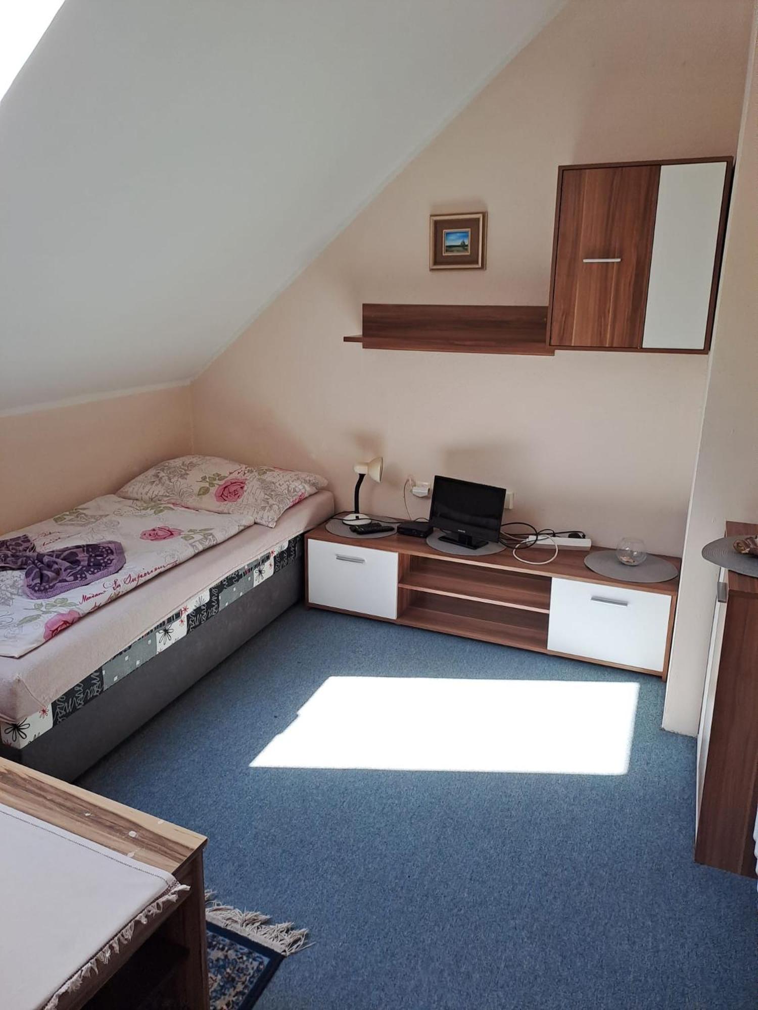 Hotel Kamenny Vrch Chomutov Dış mekan fotoğraf