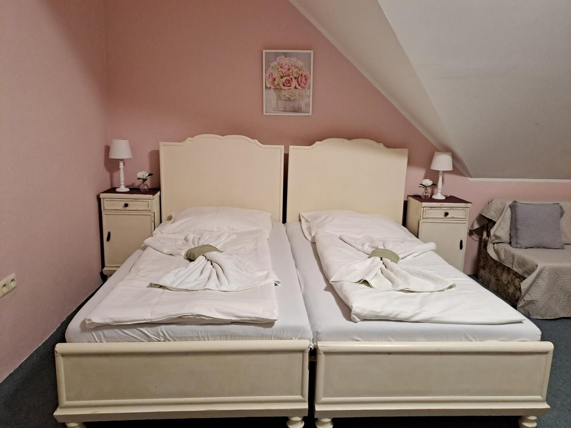 Hotel Kamenny Vrch Chomutov Oda fotoğraf